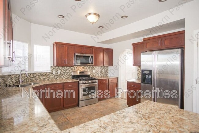 Building Photo - 7317 Luz De Lumbre Ave
