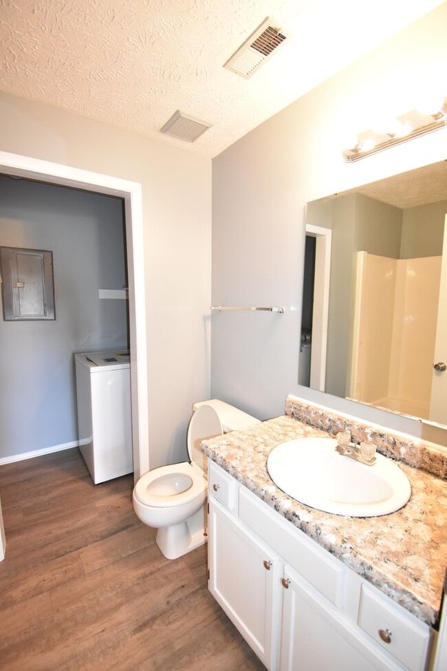 Building Photo - Coming Soon! 2 Bedroom and 2 Bath Condo (No Pets)