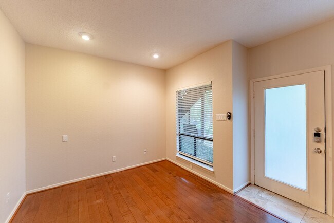 Building Photo - Adorable Studio with Garage nearby UT!!!