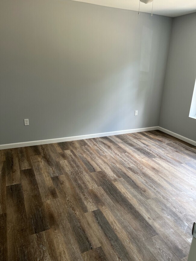 Building Photo - Myles Trace