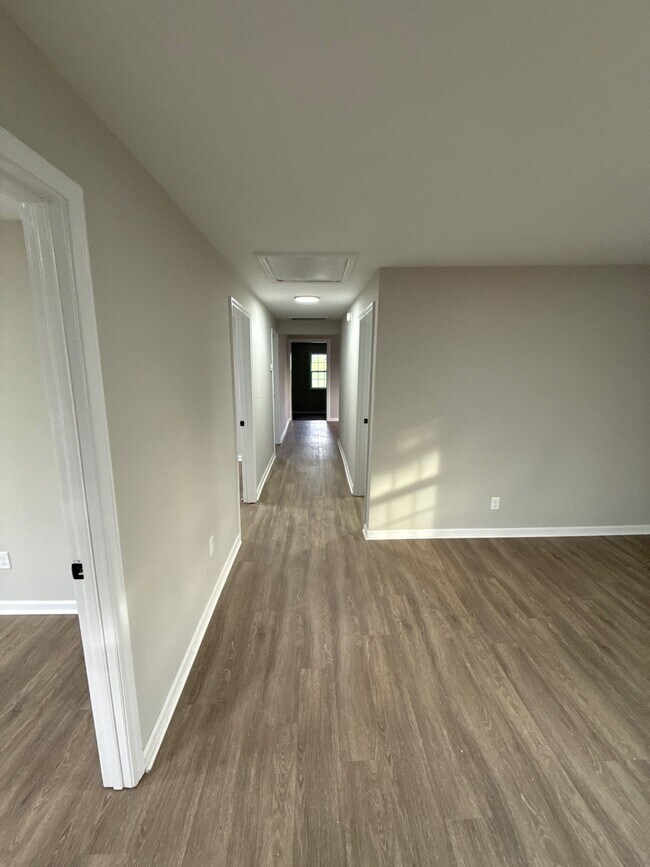 Building Photo - 612 Windrow Rd