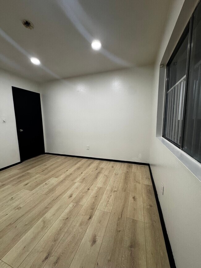 Building Photo - 4310 W 170th St