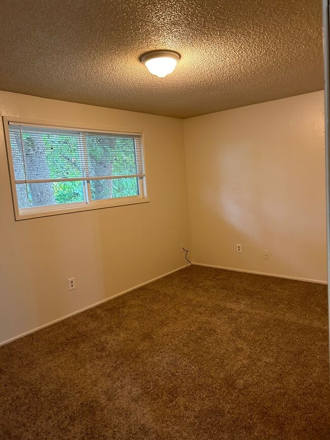Building Photo - (894) 5th Ave Tri-Plex - 2 Bedroom / 1.5 B...