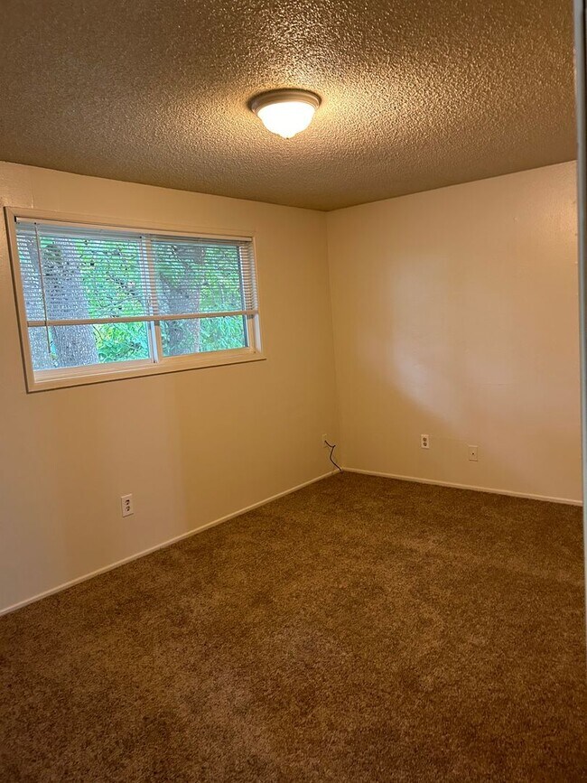 Building Photo - (894) 5th Ave Tri-Plex - 2 Bedroom / 1.5 Bathroom