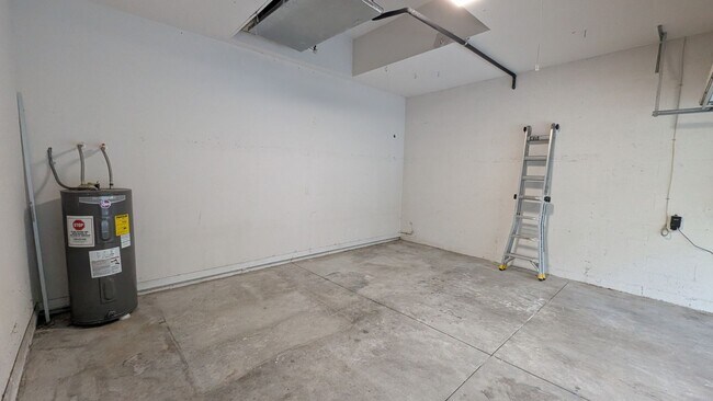 Building Photo - Beautiful 3/2 in Fiddlers Cove