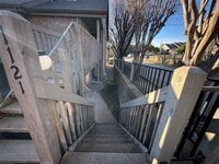 Building Photo - 1121 Signal Ridge Pl