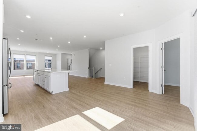 Building Photo - 2490 Connector Aly