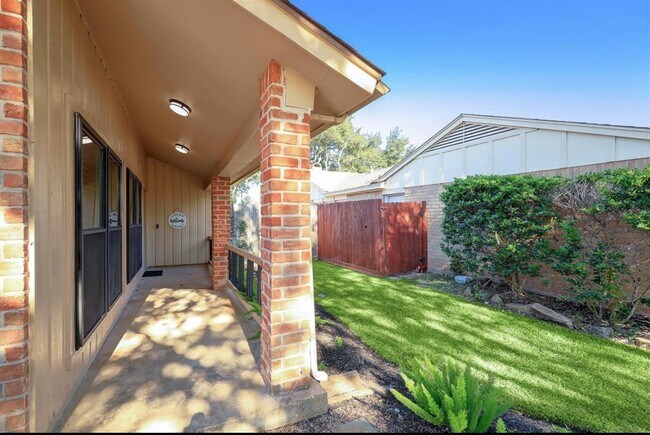 Building Photo - 3023 Sam Houston Dr