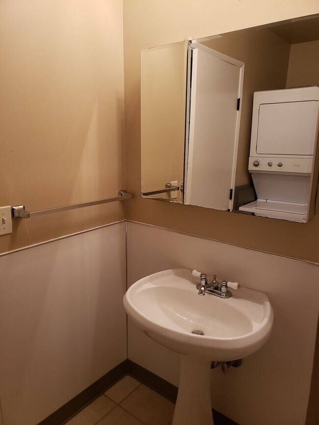 Building Photo - Fantastic SW Portland Home!