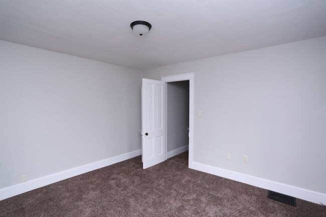 Building Photo - 402 N 8th St