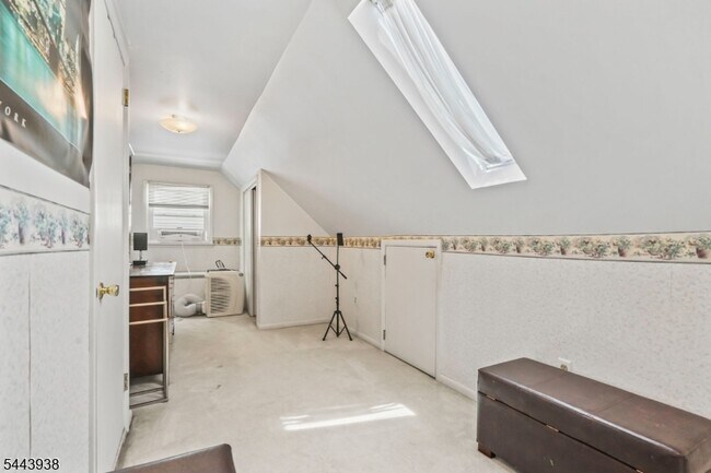 Building Photo - 57 Ivanhoe Ter