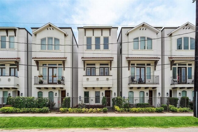 Building Photo - 4213 Schuler St