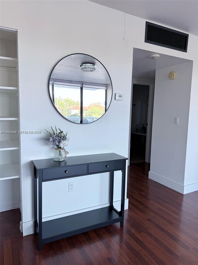 Building Photo - 3675 N Country Club Dr