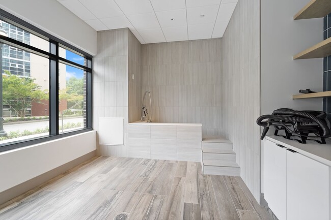 Building Photo - Premier Penthouse Suite at Seven 88 West Midtown-