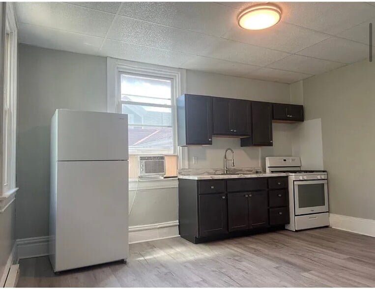 Building Photo - 1425 Methyl St