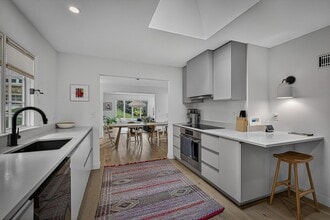 Building Photo - 1624 W 50th St