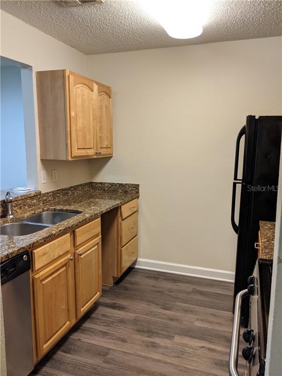 Building Photo - 2025 Dixie Belle Dr