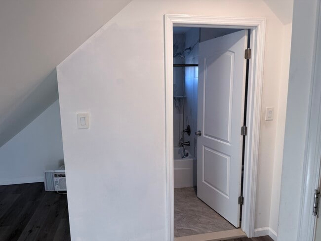 Building Photo - 21 Bellport Pl