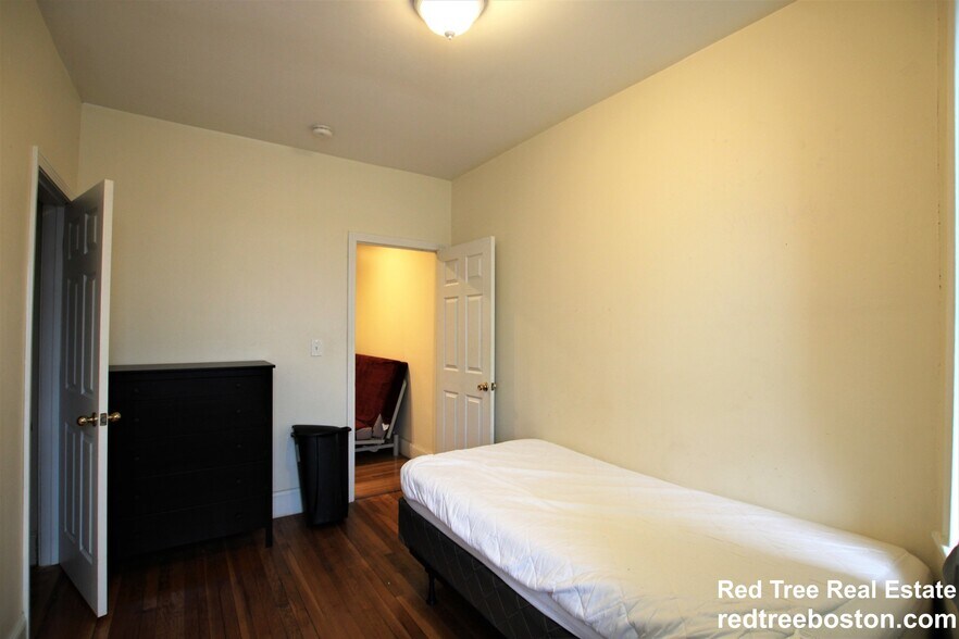 Building Photo - 1868 Commonwealth Ave