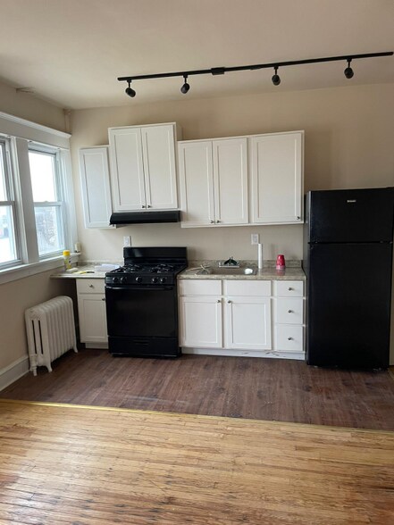 Primary Photo - 6215 Ventnor Ave