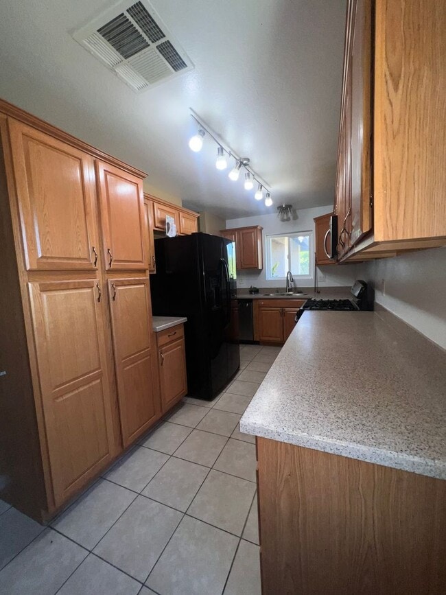 Building Photo - AVAILABLE NOW