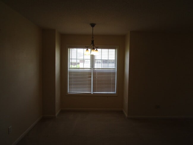 Building Photo - 20 Brushwood Ct