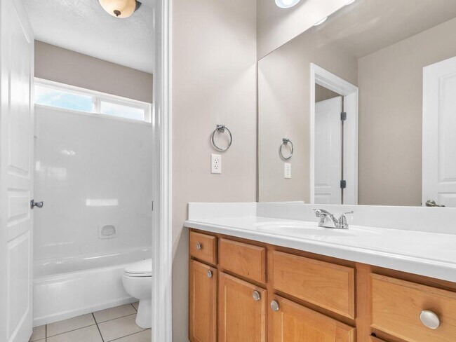 Building Photo - 6313 S Lake Fork Cir