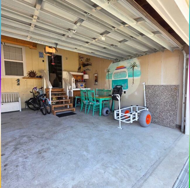 Building Photo - 7405A Beach Dr