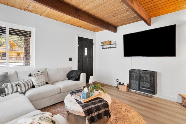 Building Photo - COZY BIG BEAR FURNISHED CABIN