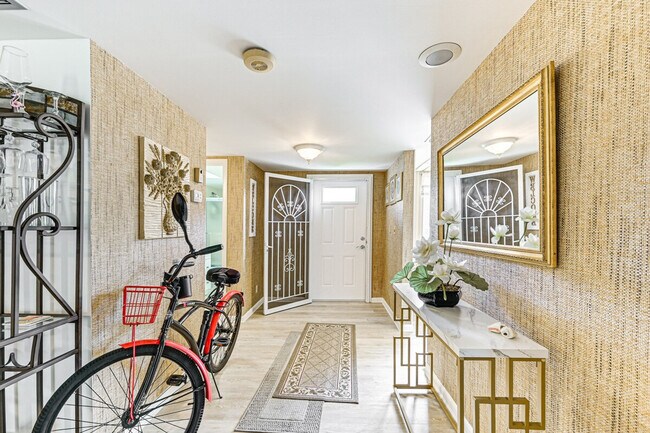 Building Photo - 432 Teryl Rd