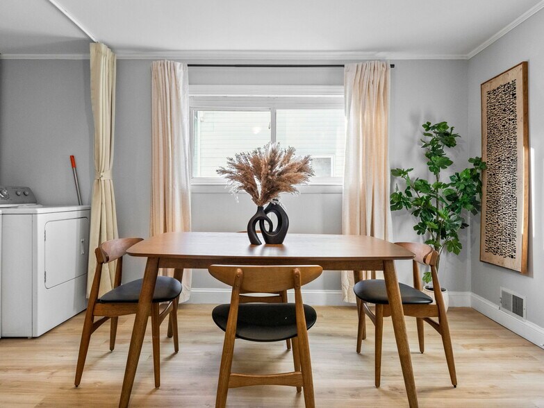 Building Photo - 168 School St