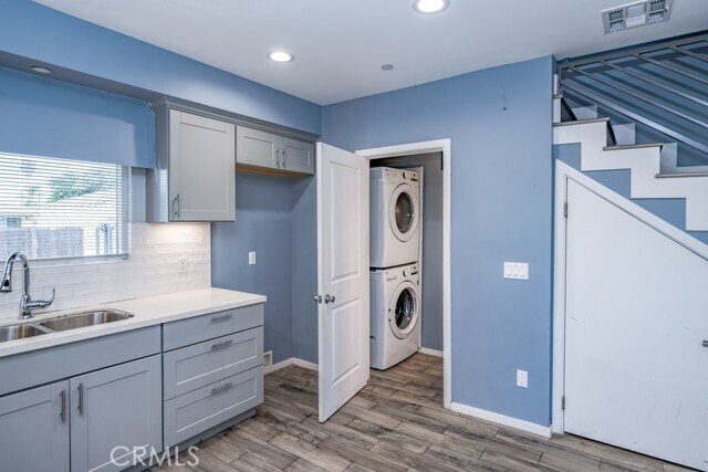 Building Photo - 6719 Vineland