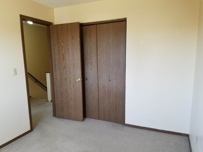 Building Photo - Townhome with 2 bedrooms, 1.5 bath - Avail...