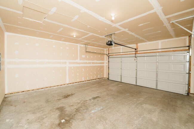 Building Photo - 397 Plymouth Rd