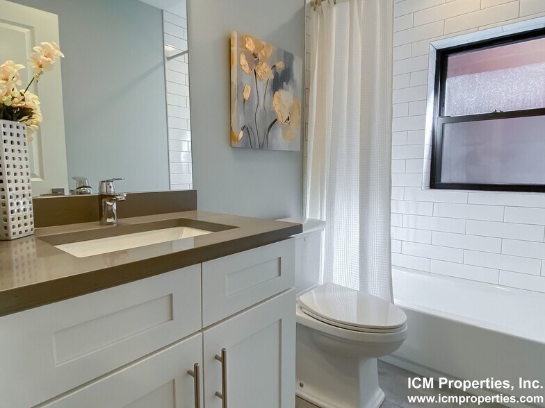 Building Photo - 2121 N Sedgwick St