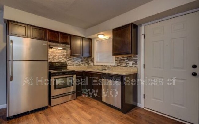 Building Photo - 930 S Campbell Ave