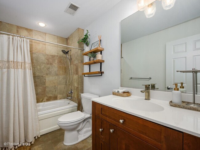 Building Photo - 520 N Halsted St