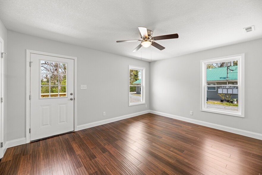 Master Bedroom with Deck - 621 Lord Ave