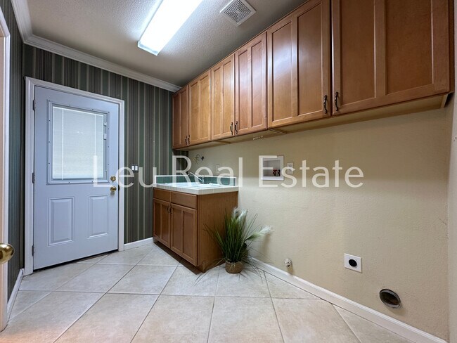 Building Photo - 131 Gage Ct