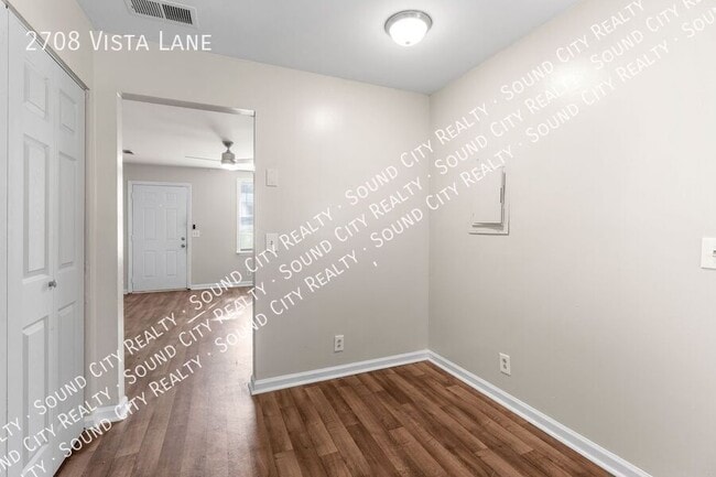 Building Photo - 2708 Vista Ln