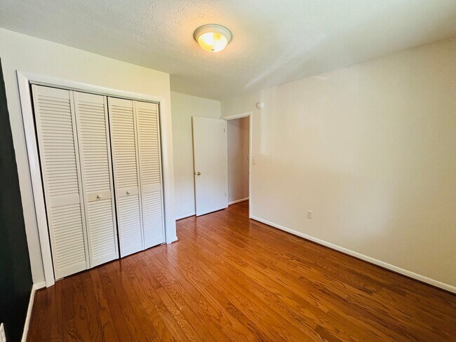 Building Photo - 3 Bedroom, 2 Bath House in Woodbine w/walking trail access