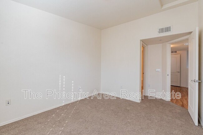 Building Photo - 2401 E Rio Salado Pkwy