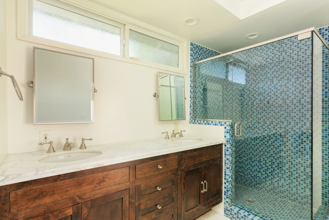 Bathroom - 14332 Greenleaf St