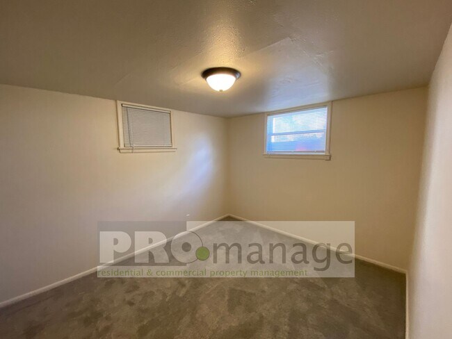 Building Photo - 636 N 14th Ave