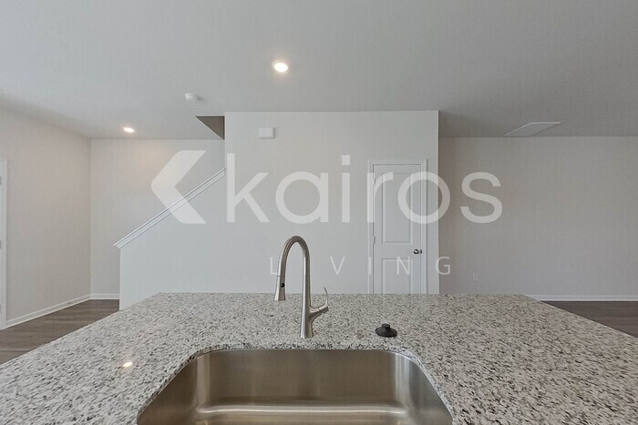 Building Photo - 2153 Banyon Cir