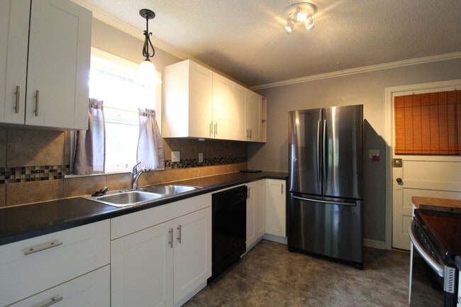 Building Photo - 3 Bedroom 1.5 Bath Home In The Waldo Area