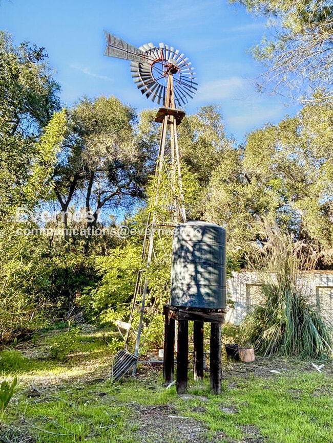 Building Photo - 6489 Rainbow Heights Rd