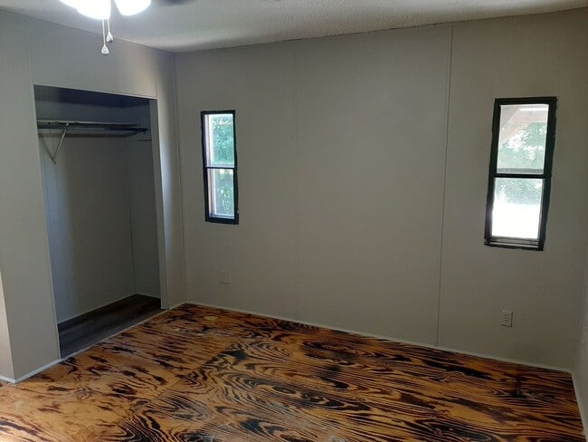 Building Photo - 231 Melody Ln