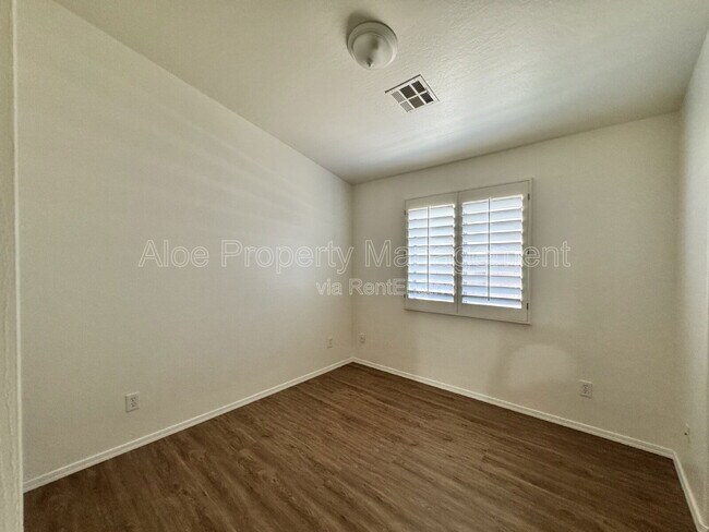 Building Photo - 45775 W Windmill Dr