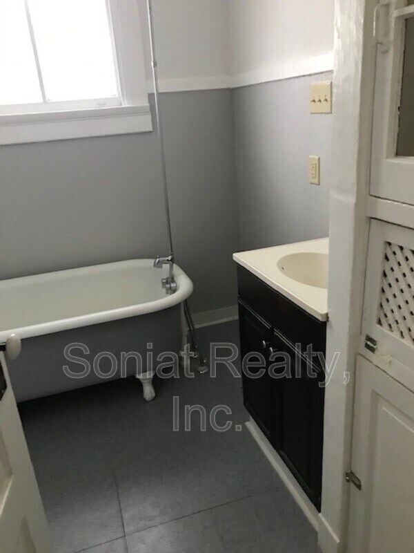 Building Photo - 2916 Fortin Street